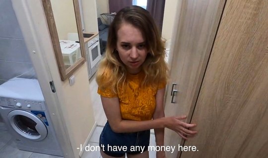 Русская молодая блондинка и ее друг решили снять домашнее порно на камеру