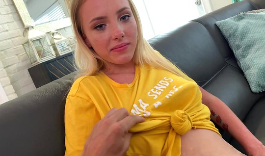 Молодая блондинка не против домашнего порно от первого лица...